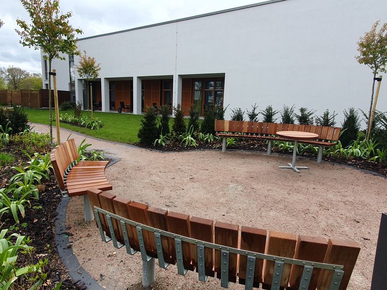 Blick auf die neue Sitz-Oase des Hospizes, Spende für die Hospizarbeit, Albertine Assor Stiftung, Albertinen Hospiz Norderstedt Blick auf die neue Sitz-Oase des Albertinen Hospiz Norderstedt